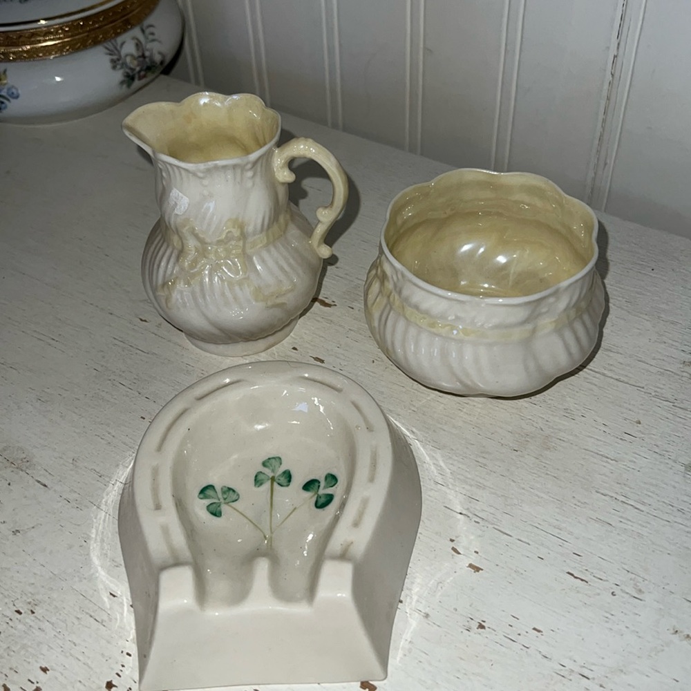 Lot 3 Vintage Belleek horseshoe ashtray creamer & vase